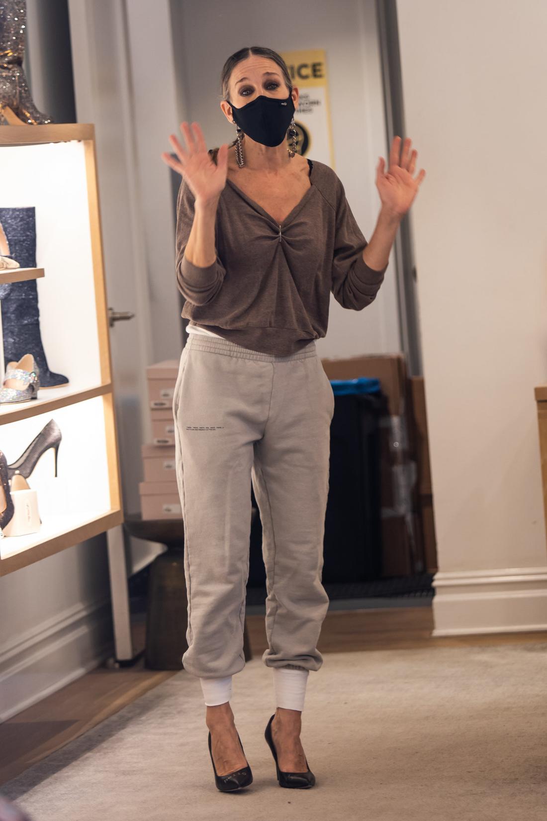 Sarah Jessica Parker w dresie i szpilkach