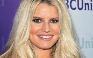 Ciężarna Jessica Simpson jest już naprawdę duża (FOTO)