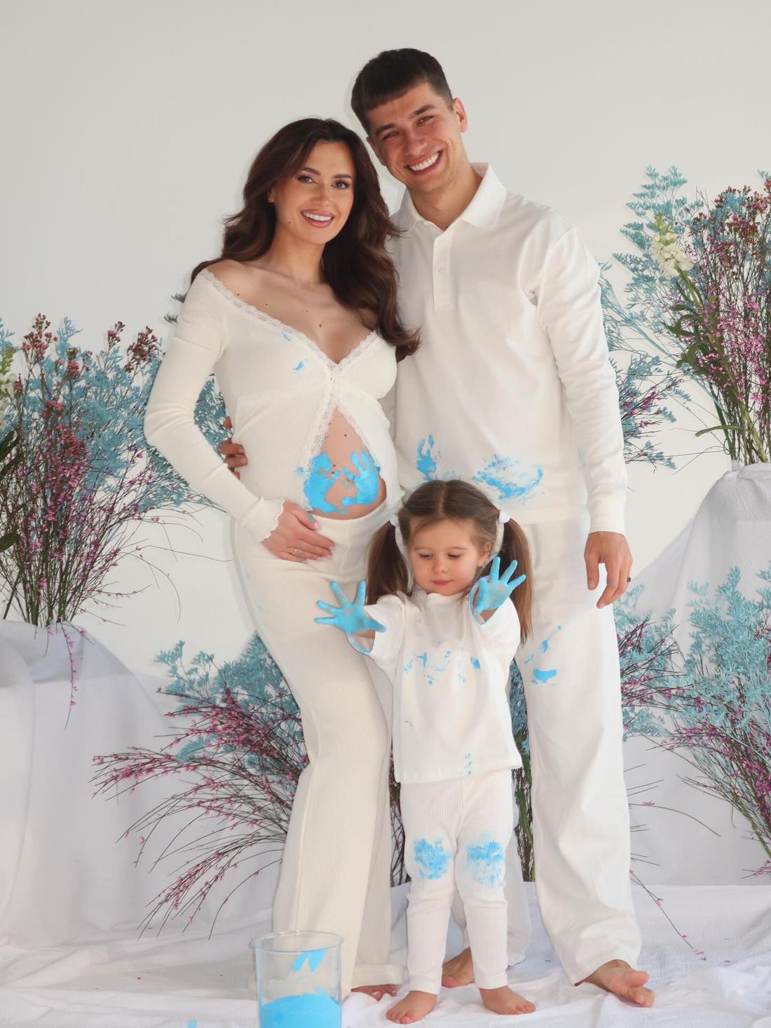 Wersow i Friz pokazują córkę internautów, fot. Instagram