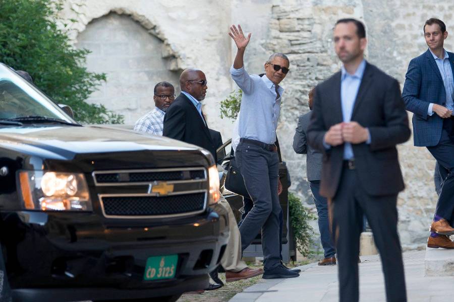 Barack Obama z córkami na wakacjach we Francji. Córki jak modnie ubrane!