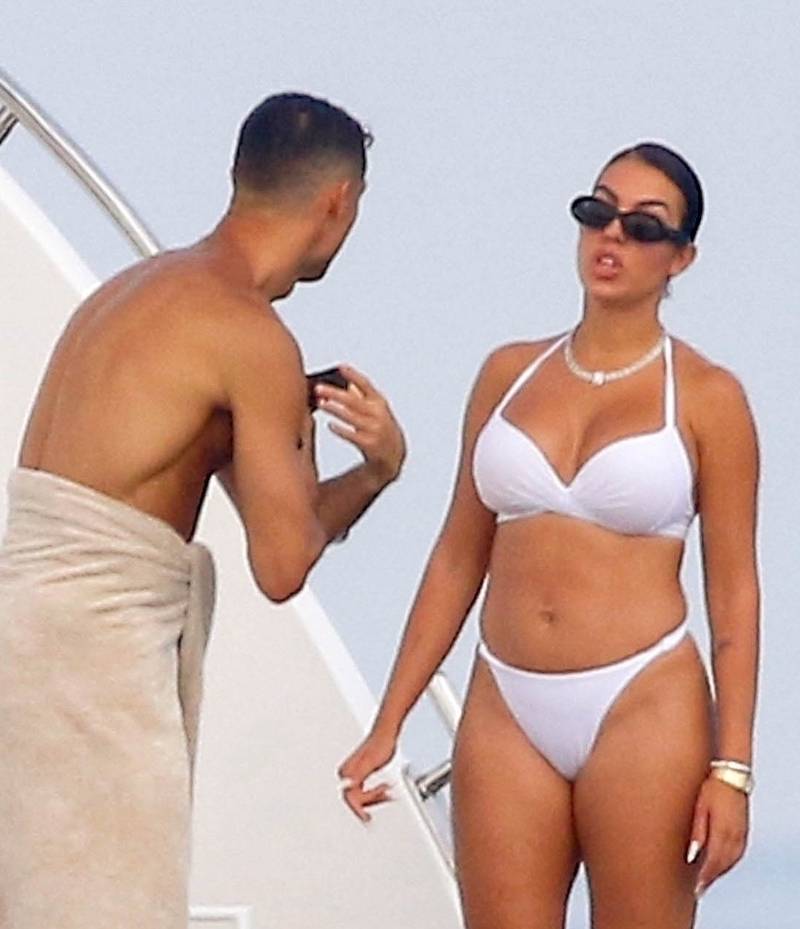 Cristiano Ronaldo i Gerogina Rodriguez wypoczywają na ogromnym jachcie (ZDJĘCIA)