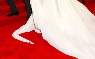 Katie Holmes niemal jak panna młoda (FOTO)