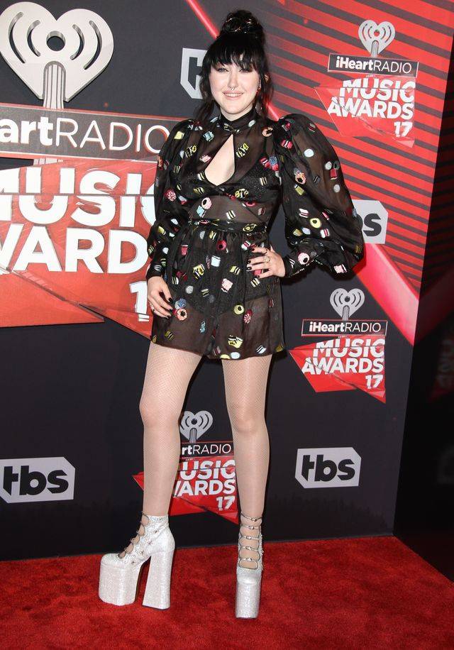 RATUNKU! Stylisty! Noah Cyrus błądzi