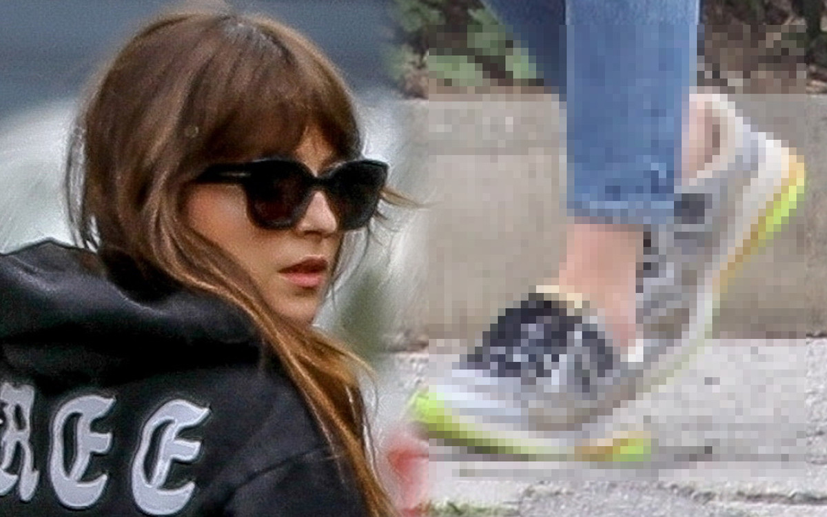 Dakota Johnson przyłapana na ulicy. Brytyjski “Vogue” docenił jej stylizacje