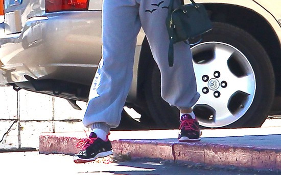 Mila Kunis w brudnych włosach