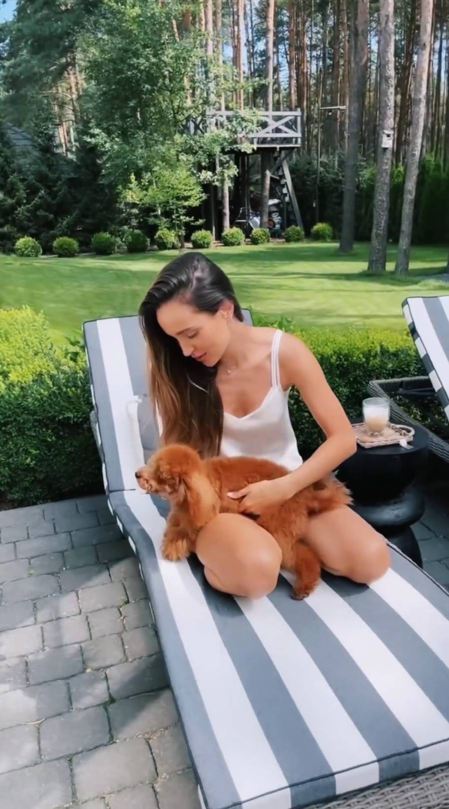 Jak wygląda sekretny domek Mariny i Wojtka Szczęsnego? Luksusowa willa z basenem po środku lasu, z dala od cywilizacji