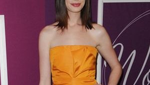 Anne Hathaway w pięknej pomarańczy (FOTO)