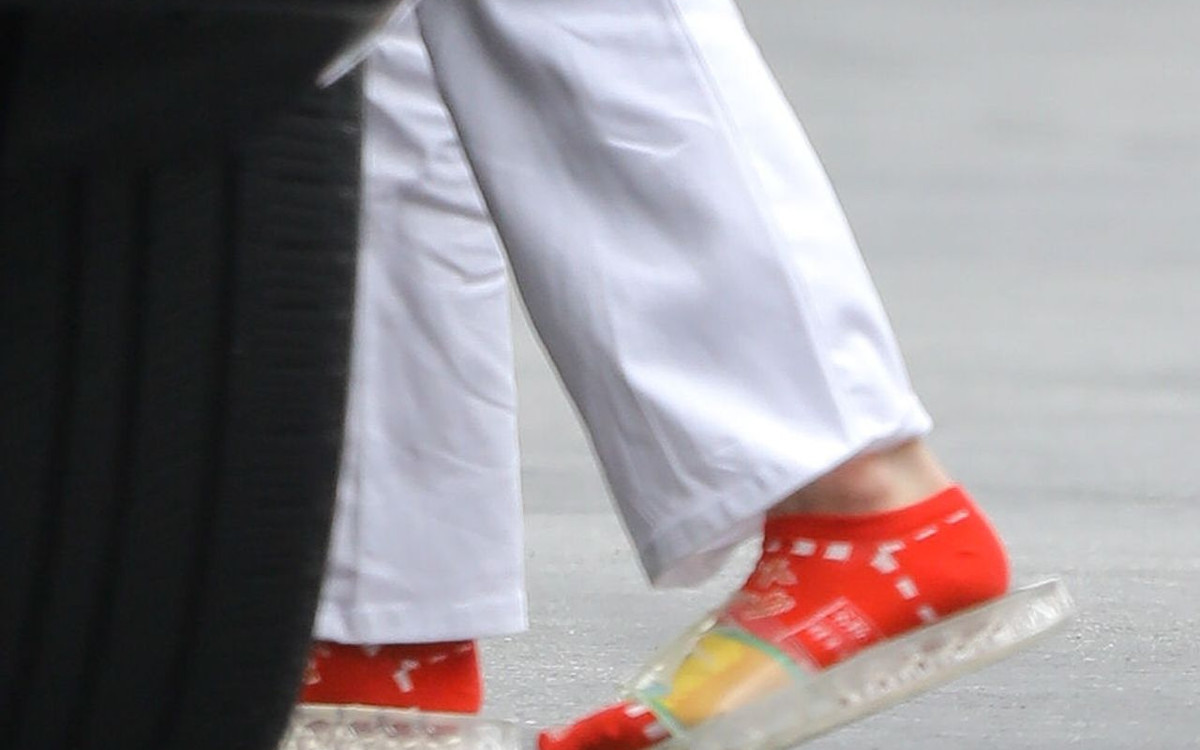 Skarpetki do klapek? Co myślisz o tej modzie?