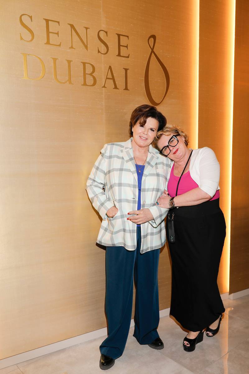 Zacne grono na otwarciu perfumerii. Jolanta Kwaśniewska, Renata Gabryjelska, Iza Kuna, Sokołowska