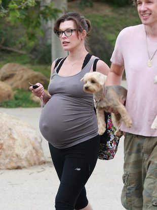 ffn-jovovich-milla-dmac-roc-031115-51677283-ggg-R1