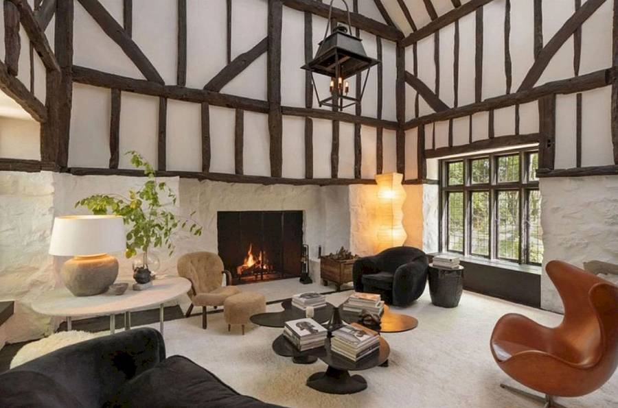 Ariana Grande kupiła dom w stylu vintage – ta wanna i ogród WYMIATAJĄ (ZDJĘCIA)