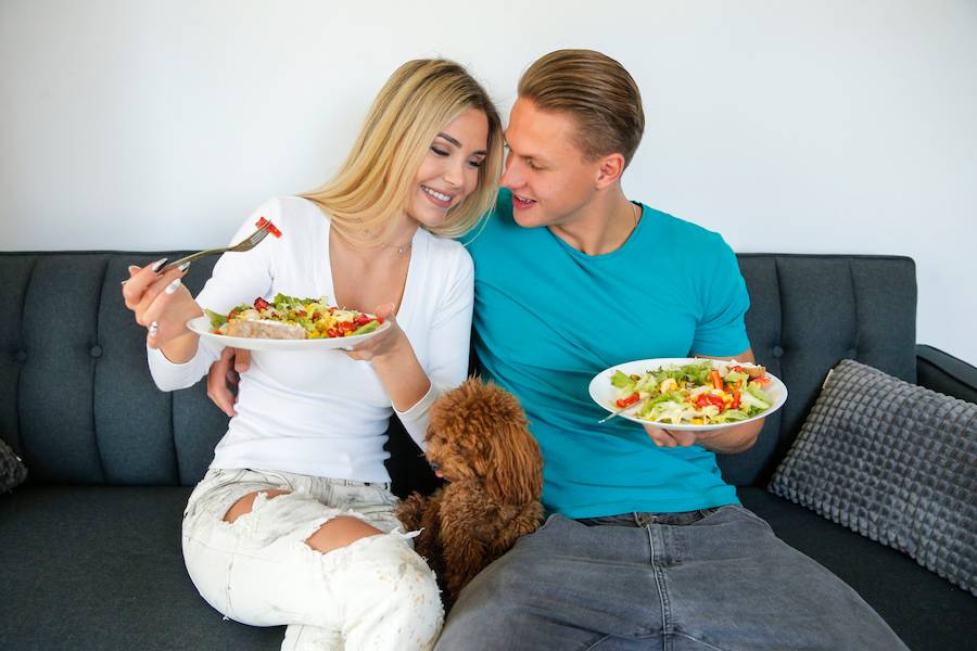 Angela i Arsen są OFICJALNIE razem. Zaprosili paparazzi do swojego domu (ZDJĘCIA)