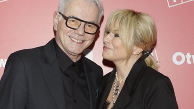 Zakochani Janowscy na ramówce TVP. Monika zaprezentowała się w SATYNOWEJ sukni