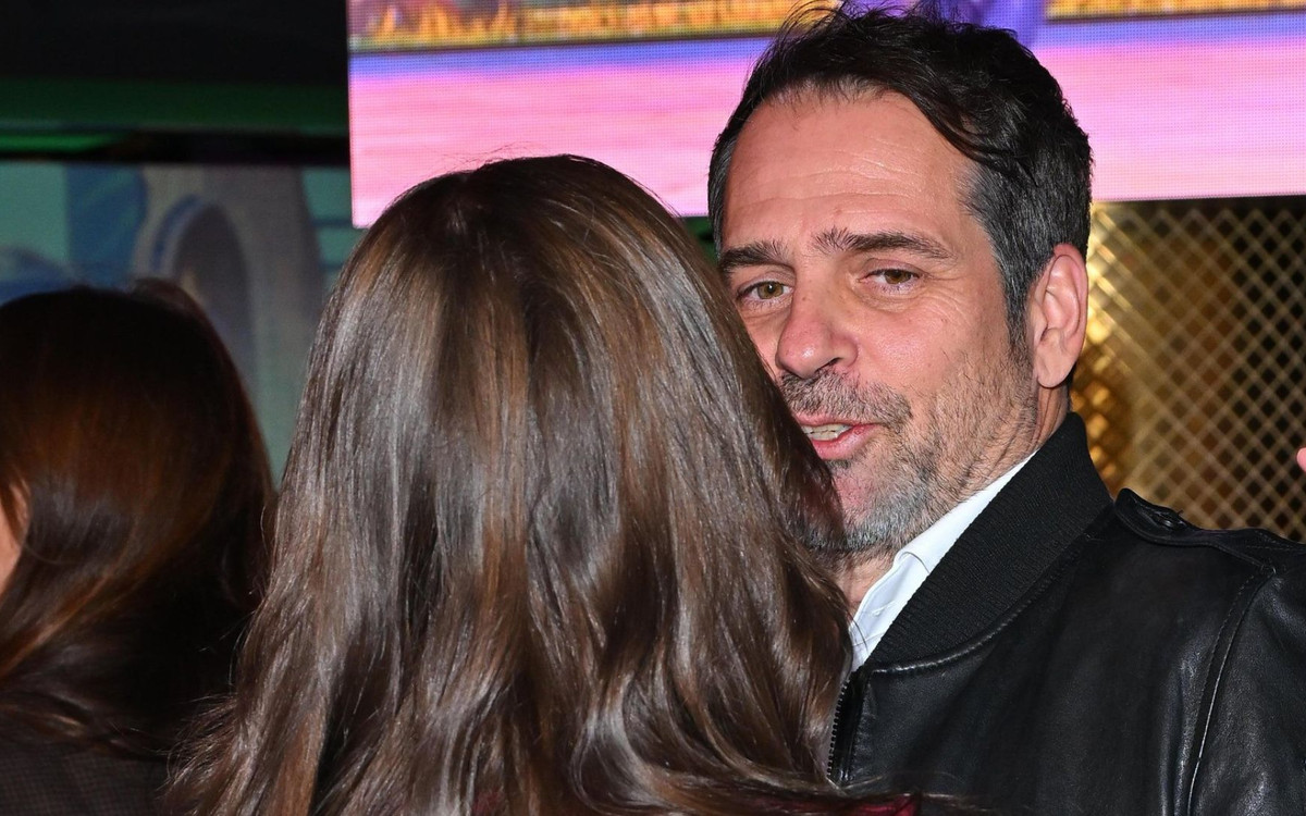 Deląg na zdjęciu z młodszą o 20 lat ukochaną. Ależ oni się kochają