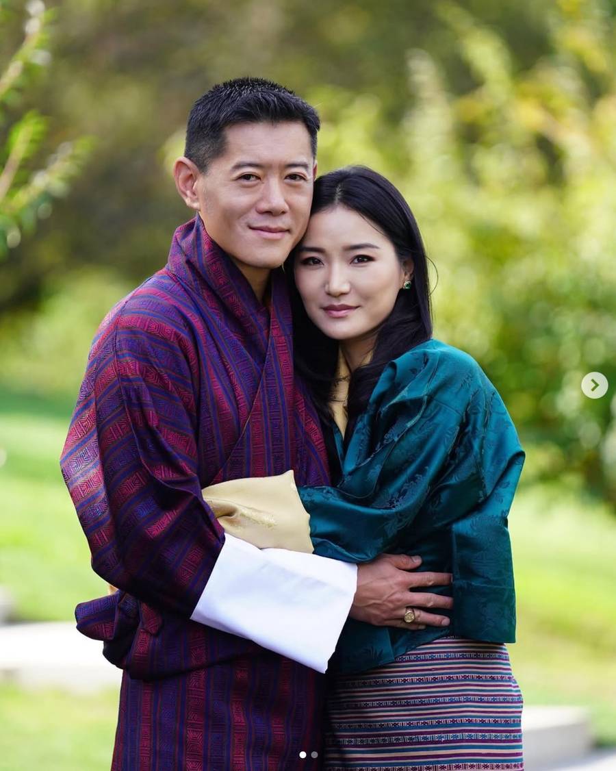 Okrzyknięto ją “najpiękniejszą królową świata” i “księżną Kate Himalajów”. Kim jest Jetsun Pema?