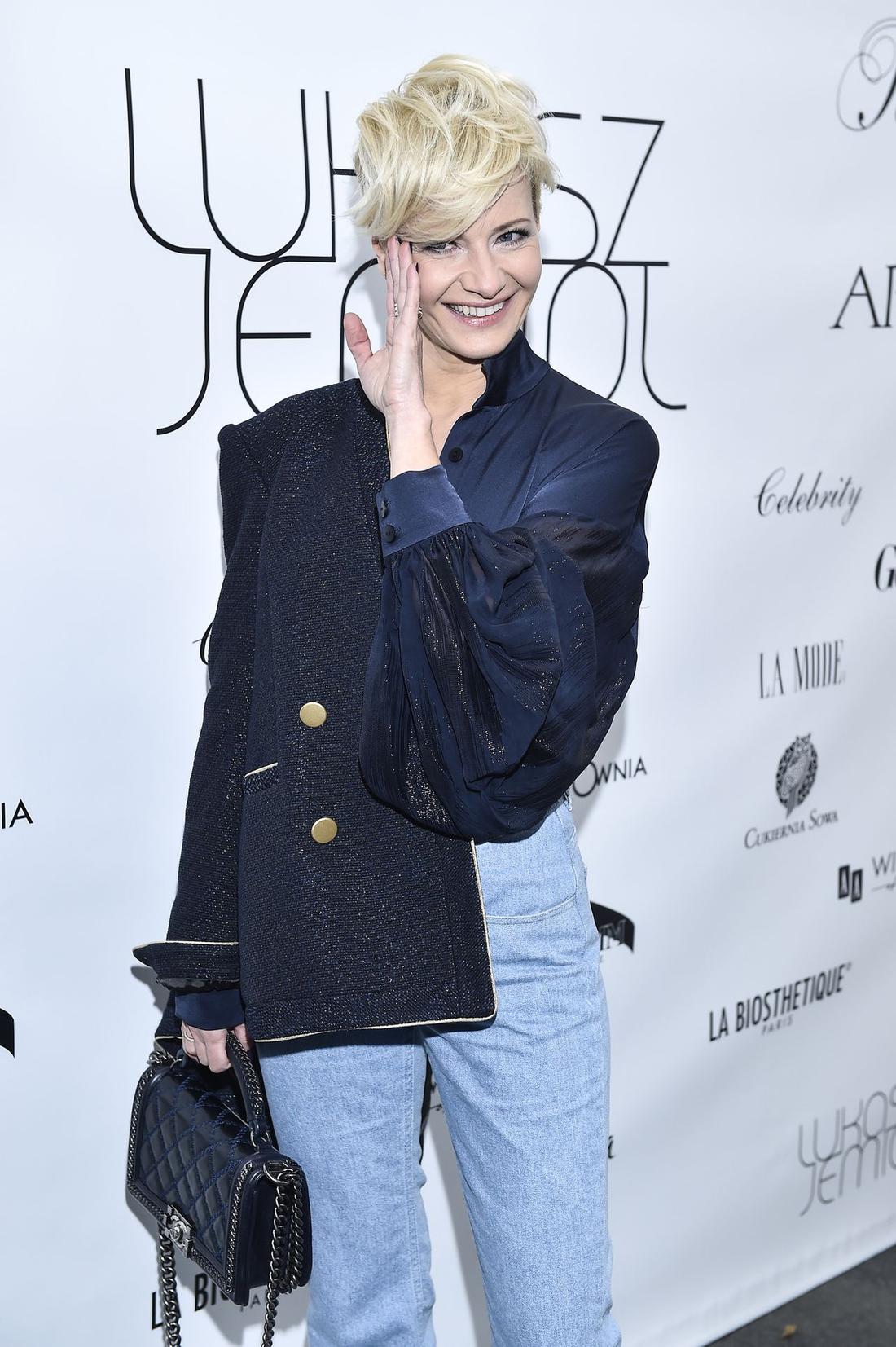 Małgorzata Kożuchowska naga od pasa w górę. Małgosia Kożuchowska w nowej fryzurze.