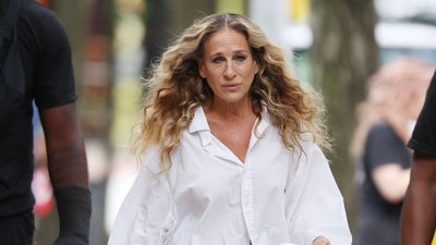 Sarah Jessica Parker pokazuje jak przy pomocy szarych dresów stworzyć modny look na lato