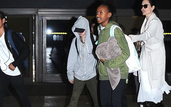 Przykre zaplecze wyjść Angeliny Jolie z dziećmi