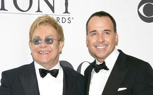 Elton John chce adoptować, ale Ukraina nie odda dziecka