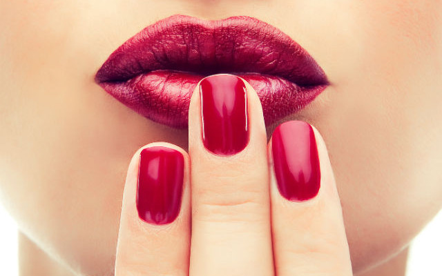 Chcesz mieć zdrowe paznokcie? Poznaj 8 przyzwyczajeń, które musisz zmienić