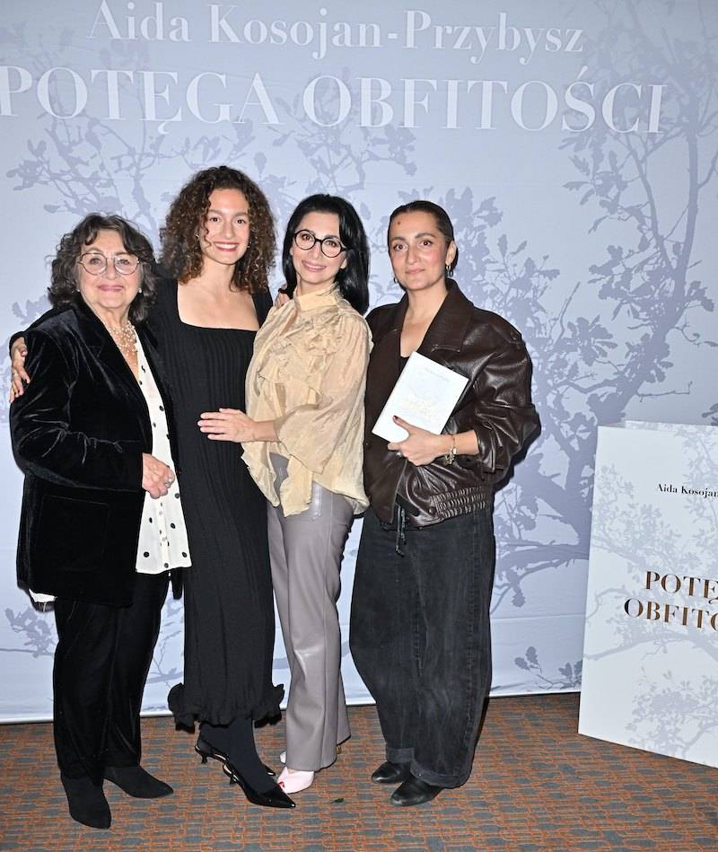 Aida Kosojan-Przybysz z rodziną - premiera książki "Potęga Obfitości", fot.: KAPiF