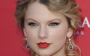 Taylor Swift: Miłość jest fascynująca (FOTO)