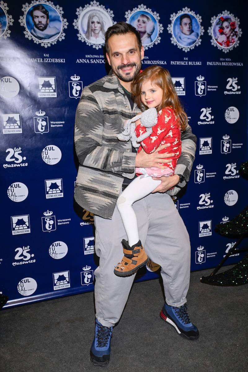 Gwiazdy ze swoimi dziećmi na spektaklu “Królowa śniegu”. Ola Kisio, Sebastian Cybulski, Agnieszka Mrozińska…