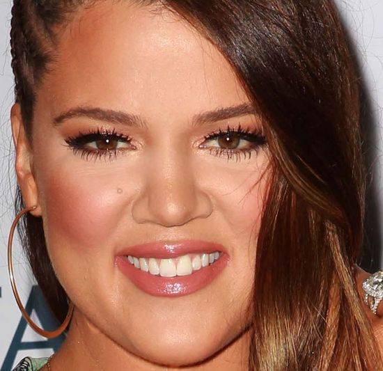 13 zdjęć, które ukazują, jak naprawdę wygląda twarz Khloe Kardashian