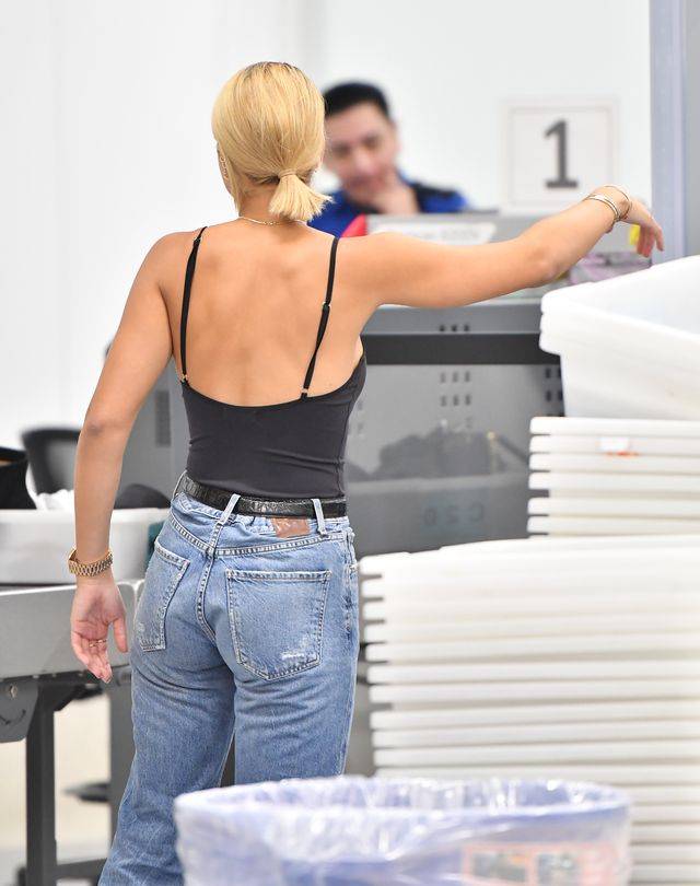 Scott Disick z Sofią Richie za rączkę na lotnisku (ZDJĘCIA)