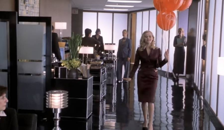 Reese Witherspoon zatrzymała CAŁĄ garderobę Elle Woods z „Legalnej Blondynki 2”! “Dostałam 77 par szpilek Jimmy Choo”