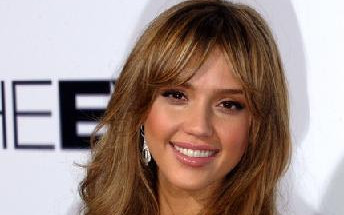 Alba będzie mówić do dziecka po hiszpańsku