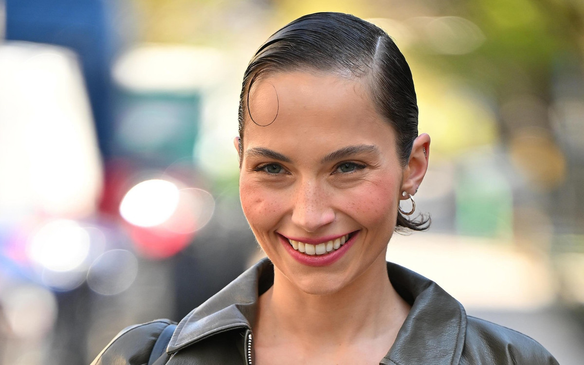 Mery Spolsky przed studiem “DDTVN” eksponuje umięśniony brzuch