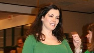 Nigella Lawson wstydzi się pokazać w kostiumie kąpielowym?