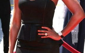 Mel B kusi biustem i nogami (FOTO)