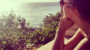 Emmy Rossum chwali się zdjęciami w bikini (FOTO+VIDEO)