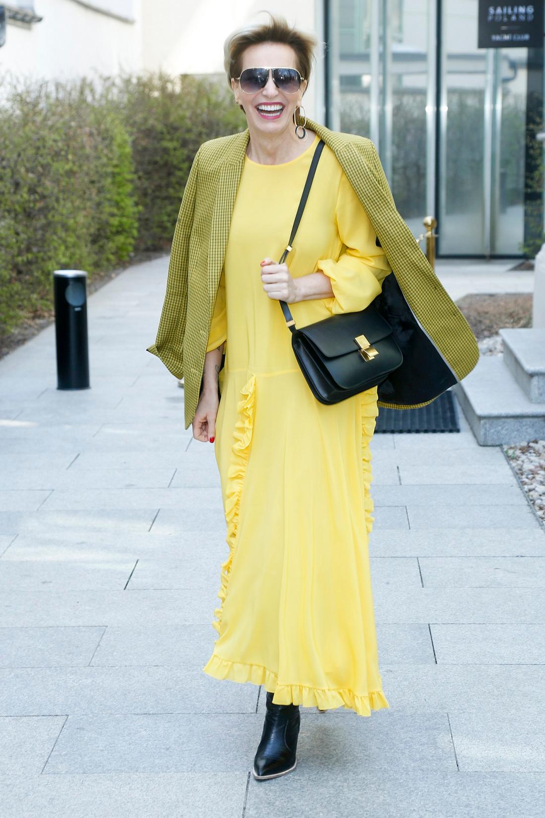 Paulina Smaszcz w żółtej stylizacji.