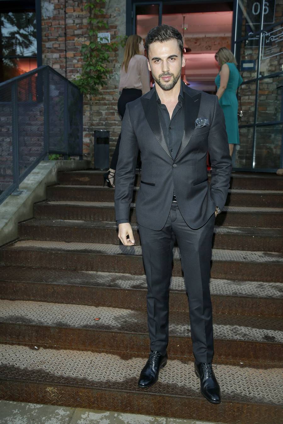 Głębokie DEKOLTY i SEKSOWNE mini: Chodakowska, Doda, Przetakiewicz i inne gwiazdy na rozdaniu ShEO Awards