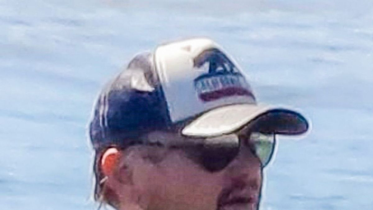 Malibu, CA - *PREMIUM-EXCLUSIVE* - Leonardo DiCaprio and girlfriend Camila Morrone enjoy the warm weather while out having a fun day at the beach with family and friends in Malibu. *UK Clients - Pictures Containing Children Please Pixelate Face Prior To Publication*,Image: 553518527, License: Rights-managed, Restrictions: , Model Release: no, Credit line: BACKGRID / Backgrid USA / Forum