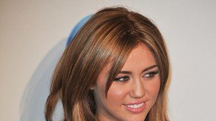 Miley Cyrus broni mamę przed paparazzo (VIDEO)