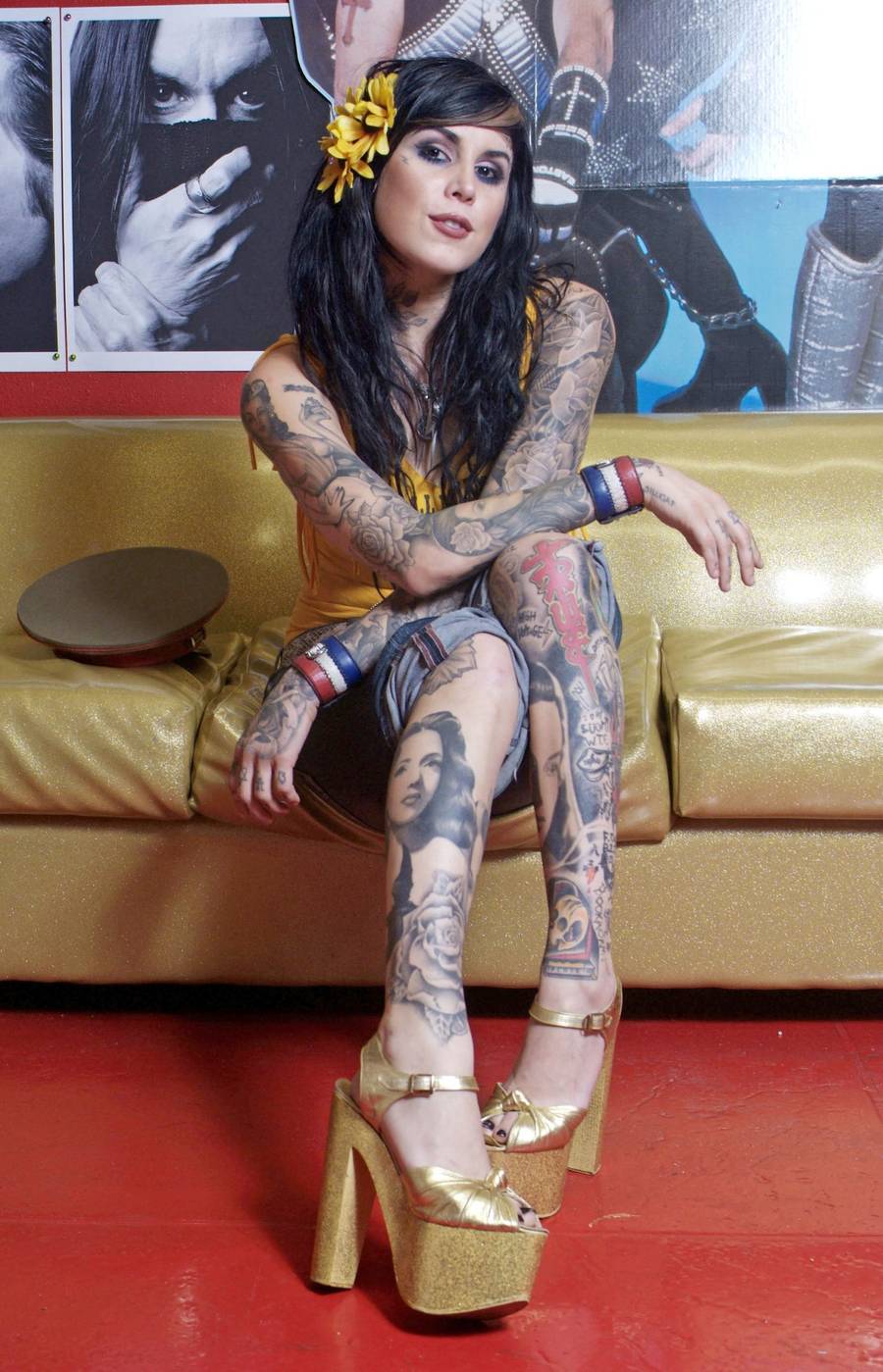 Przypominamy największe dramy Kat Von D! Od mrocznej tatuatorki z własną linią kosmetyków po chrzest w wieku 41 lat