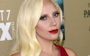 Lady Gaga poczuła się jak Angelina Jolie (FOTO)