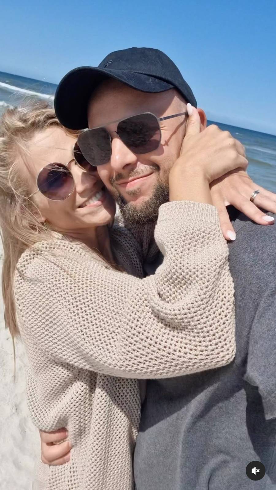 Poznali się na rozmowie o pracę, rok później byli już po ślubie. Teraz ich bajkowy związek dobiegł końca…?