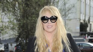 Prawie 70 lat i falbanki? (FOTO)