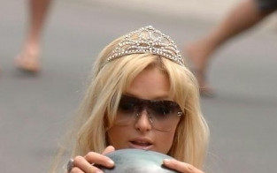 Paris wraca do imprez