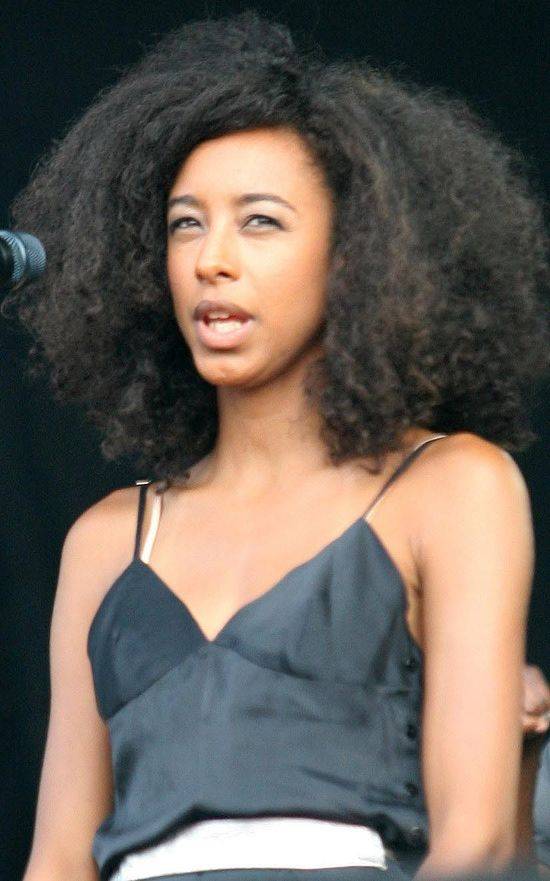 Chwała gwizdom, które jeszcze mają NATURALNE WŁOSY