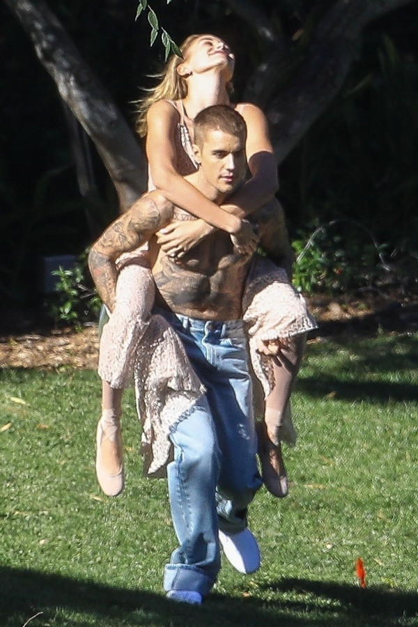 Nie. W ten sposób rani swoją żonę!