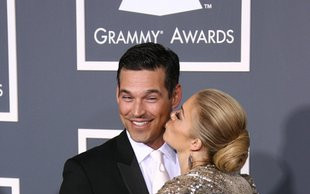 Eddie Cibrian w łóżku (FOTO)