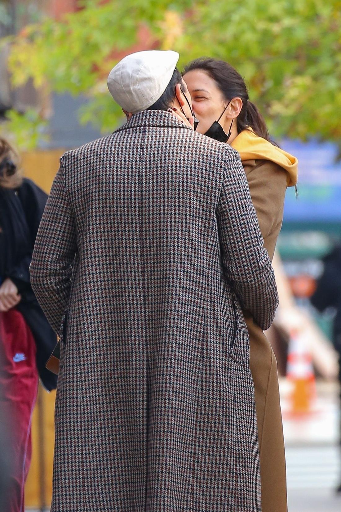 Katie Holmes całuje ukochanego