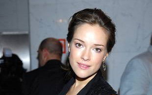 Alicja Bachleda – Curuś juz paraduje w bikini!