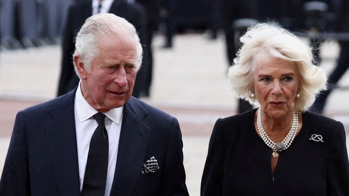 Britain's King Charles and Queen Camilla walk along the fence of Buckingham Palace, following the passing of Britain's Queen Elizabeth, in London, Britain, September 9, 2022.,Image: 721032649, License: Rights-managed, Restrictions: , Model Release: no, Credit line: HENRY NICHOLLS / Reuters / Forum